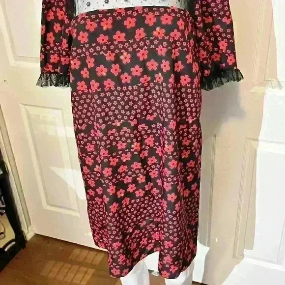 Y2K BCBGeneration Womens Red Black Yoke Gothic Floral Shift Dress Size Medium - Picture 5 of 8